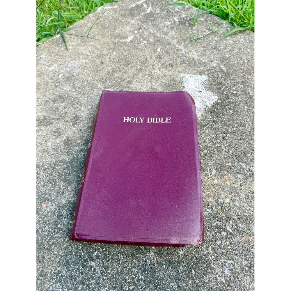 Thomas Nelson NKJV Holy Bible Giant Print Center Column Reference Burgundy 993BG